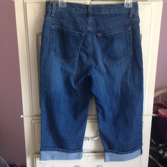 Gloria Vanderbilt cuffed capris - Picture 2 of 4